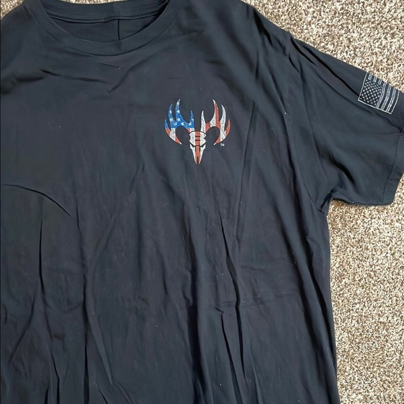 🩵Black Short Sleeve Tee with Graphic Design - Picture 3 of 3